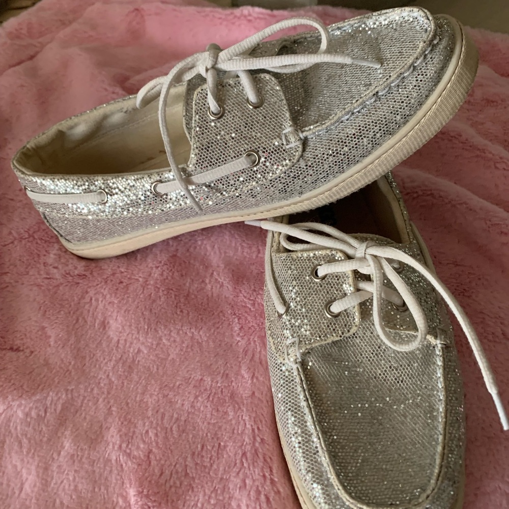 BONGO Women's Silver Glitter Sneakers